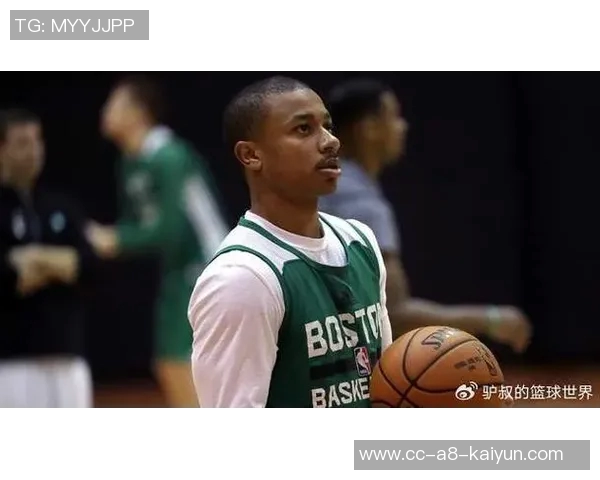 小托马斯重返母校华盛顿大学观看比赛社交媒体热情欢迎他回归